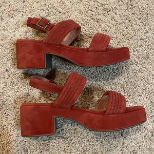 NWOT Seychelles Heel